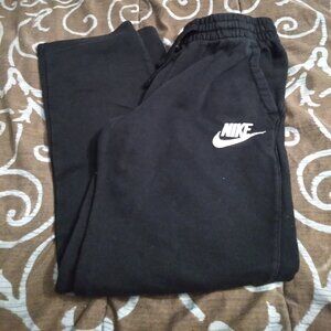 Black Nike sweatpants. Boys large.